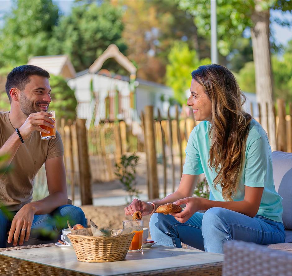 On-site services at Les Sirènes 3-star campsite in Saint Jean de Monts in Vendée (breakfast, bike rental, snack bar, bar, grocery store, massage, laundry, etc.) 