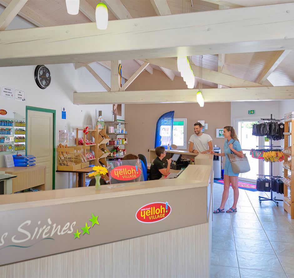 On-site services at Les Sirènes 3-star campsite in Saint Jean de Monts in Vendée (breakfast, bike rental, snack bar, bar, grocery store, massage, laundry, etc.) 