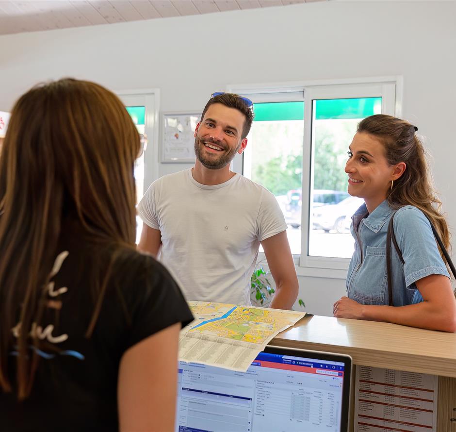 On-site services at Les Sirènes 3-star campsite in Saint Jean de Monts in Vendée (breakfast, bike rental, snack bar, bar, grocery store, massage, laundry, etc.) 