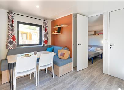 Living room of the Cottage 5 pers 3 flowers - CAMPING**** Les Sirènes