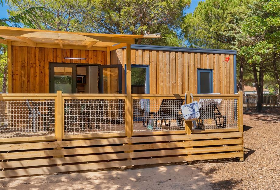 Exterior view of the Cottage 5 pers 3 flowers - CAMPING**** Les Sirènes