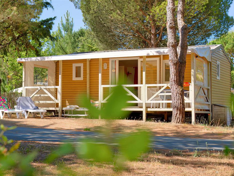 Exterior view of the Cottage 4 pers 2 flowers - CAMPING**** Les Sirènes