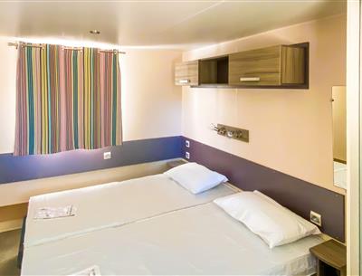 Cottage bedroom 4 people 2 disabled bedrooms
