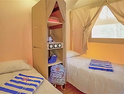 Lodge tent bedroom 4 people 2 bedrooms