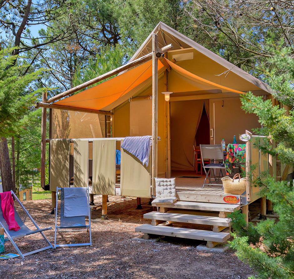 Exterior view of the Lodge Tent 4 people 2 flowers 