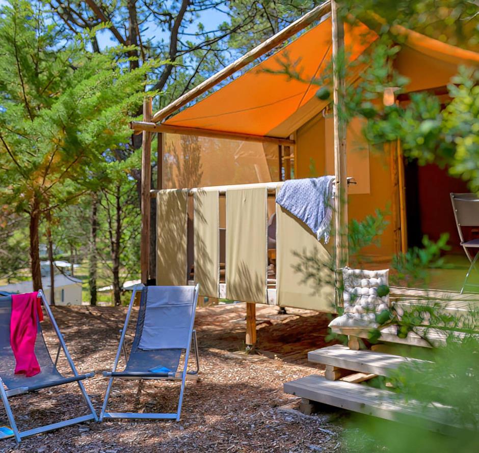 Exterior view of the Lodge Tent 4 people 2 flowers 