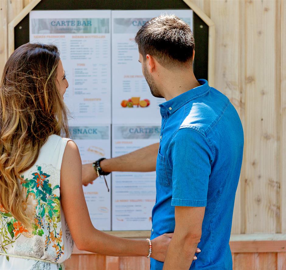 Snack Bar and grocery store service at Les Sirènes 3-star campsite in Saint-Jean-de-Monts 