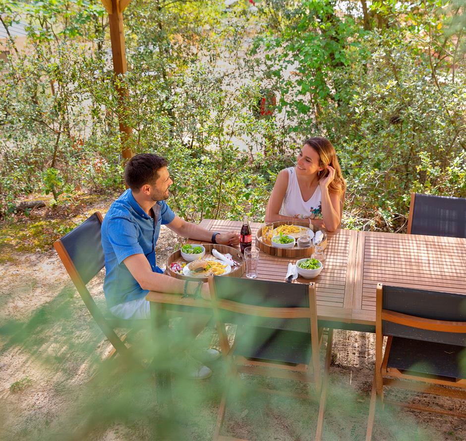 Snack Bar and grocery store service at Les Sirènes 3-star campsite in Saint-Jean-de-Monts 