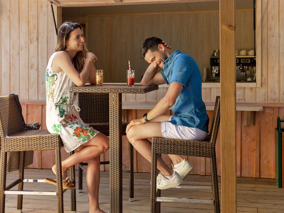 Snack Bar and grocery store service at Les Sirènes 3-star campsite in Saint-Jean-de-Monts - CAMPING**** Les Sirènes