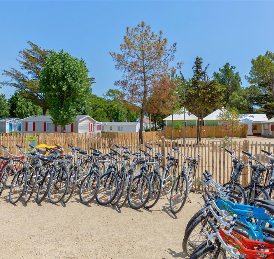 On-site services at Les Sirènes 3-star campsite in Saint Jean de Monts in Vendée (breakfast, bike rental, snack bar, bar, grocery store, massage, laundry, etc.) 