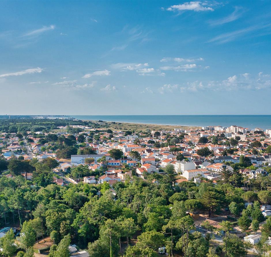 Saint-Jean-de-Monts beach in Vendée near Les Sirènes 3-star campsite 