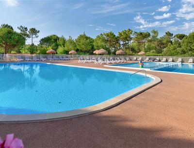 Heated swimming pool at the 3-star Les Sirènes campsite in Saint-Jean-de-Monts