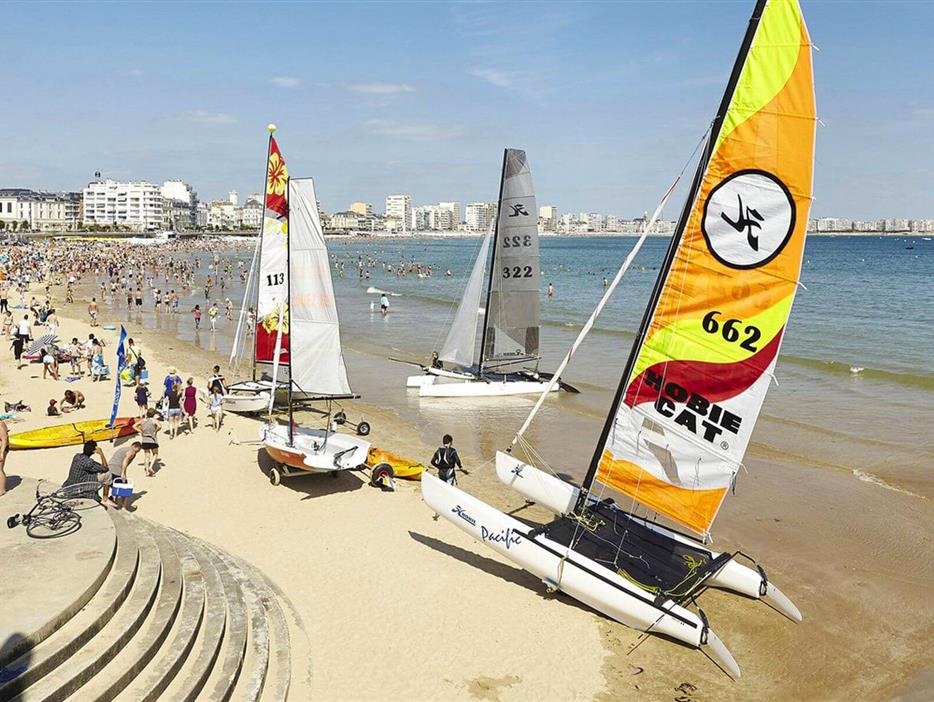 Sables d'Olonne near Camping Les Sirènes 3 stars in St Jean de Monts in Vendée - CAMPING**** Les Sirènes