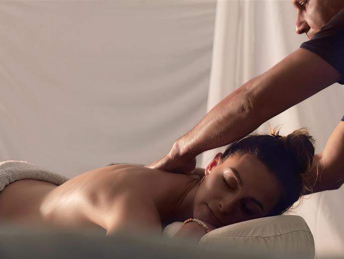 Wellness massage at Les Sirènes 3-star campsite in Saint-Jean-de-Monts