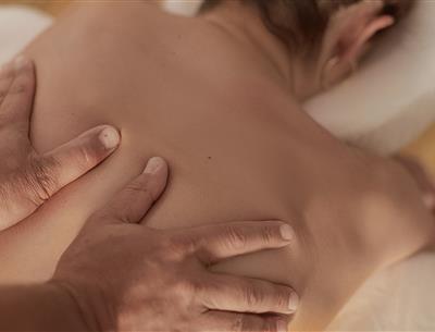 Wellness massage at Les Sirènes 4-star campsite in Saint-Jean-de-Monts
