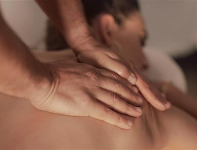 Wellness massage at Les Sirènes 4-star campsite in Saint-Jean-de-Monts
