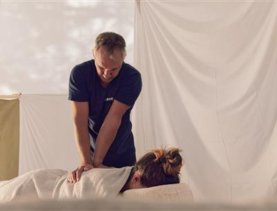 Wellness massage at Les Sirènes 4-star campsite in Saint-Jean-de-Monts