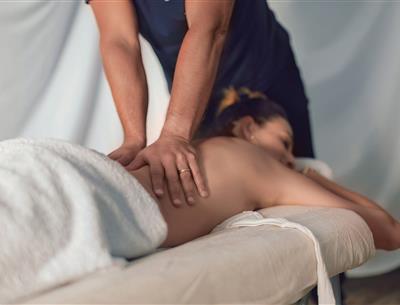 Wellness massage at Les Sirènes 4-star campsite in Saint-Jean-de-Monts
