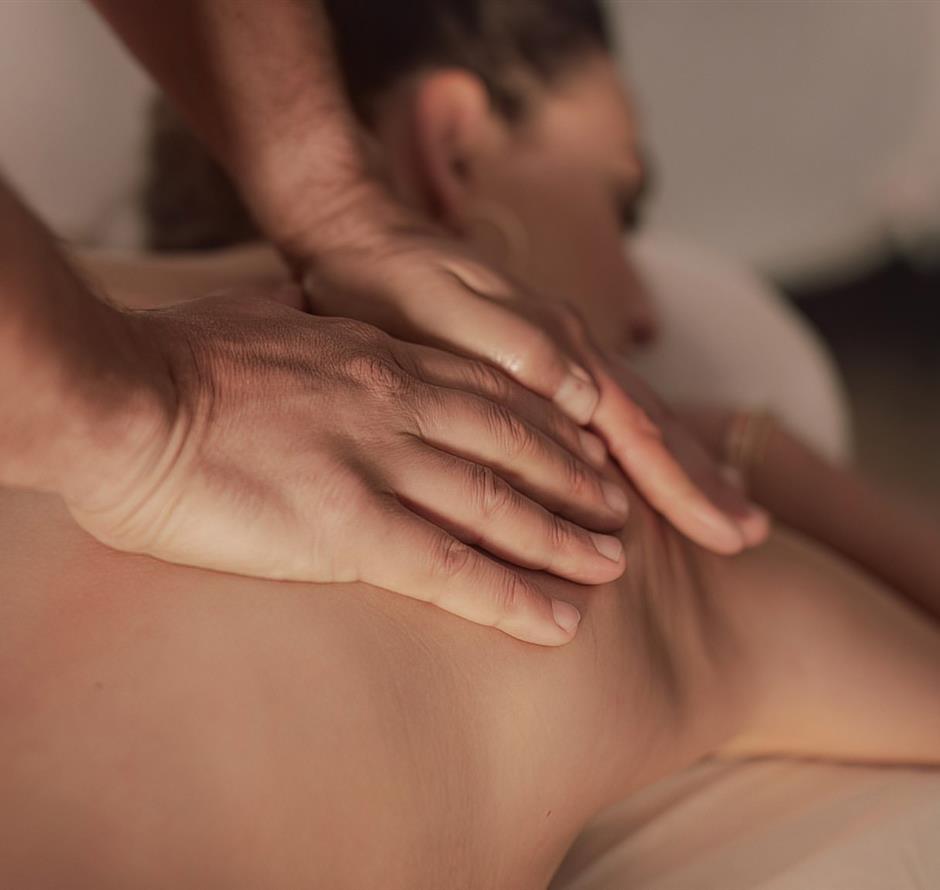 Wellness massage at Les Sirènes 4-star campsite in Saint-Jean-de-Monts 