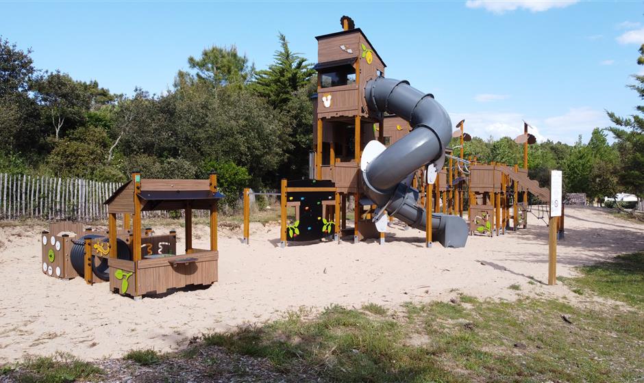 New for 2023 at the 4-star Les Sirènes Campsite in Saint Jean de Monts in Vendée (Bar / Snack / Grocery store / Animation services, New accommodation, Extension of the beaches of the bathing area, etc.) - CAMPING**** Les Sirènes