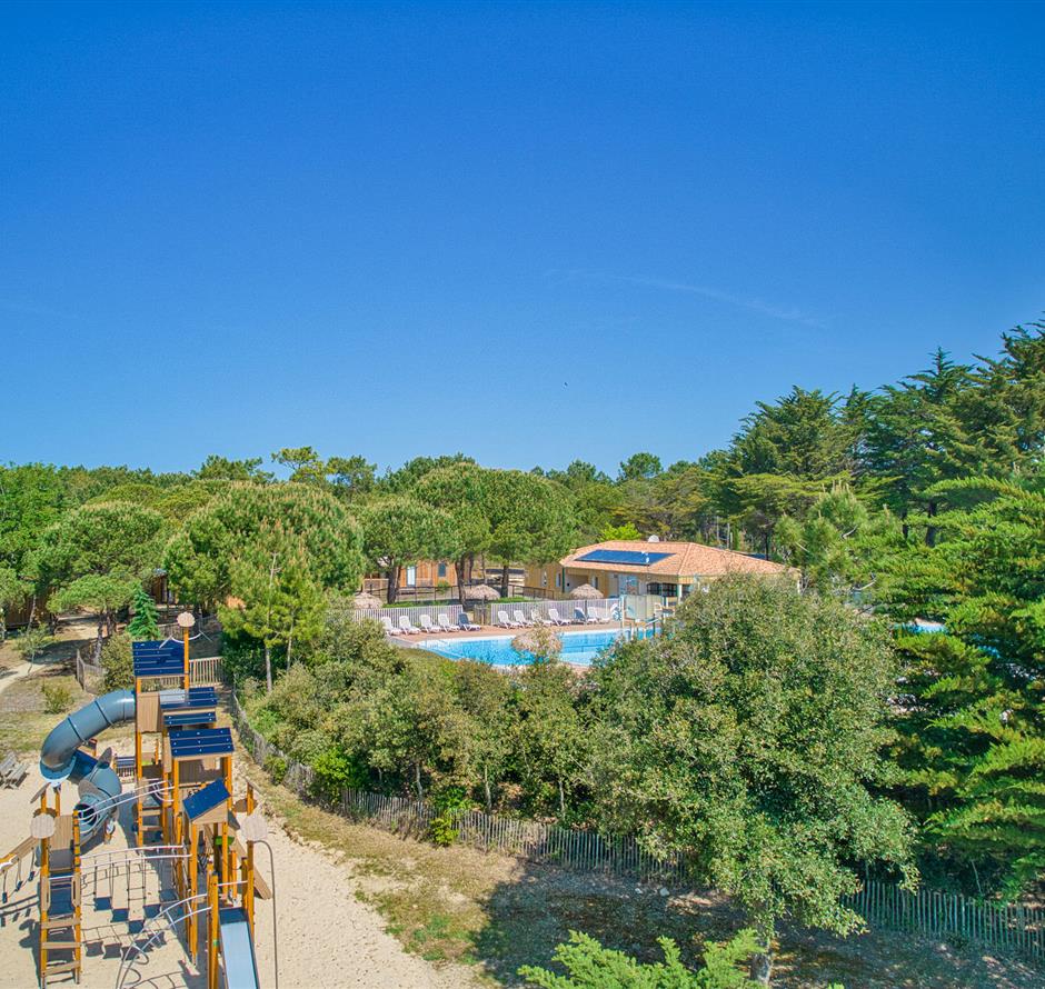 children's play area at Camping Les Sirènes 