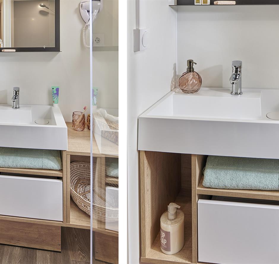 Bathroom of the 4 people premium cottage  