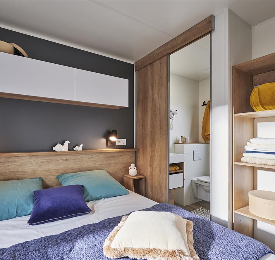 Bedroom of the 6 people premium cottage  