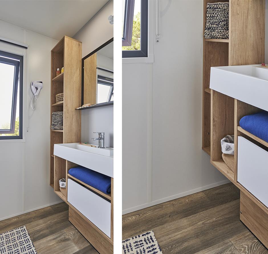 Bathroom of the 6 people premium cottage  