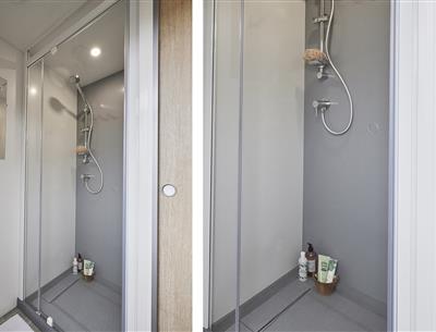 Site shower **** at Camping Les Sirènes