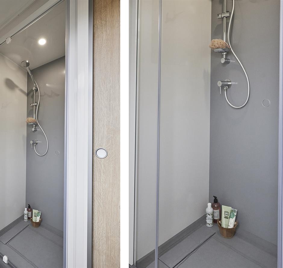 Site shower **** at Camping Les Sirènes 