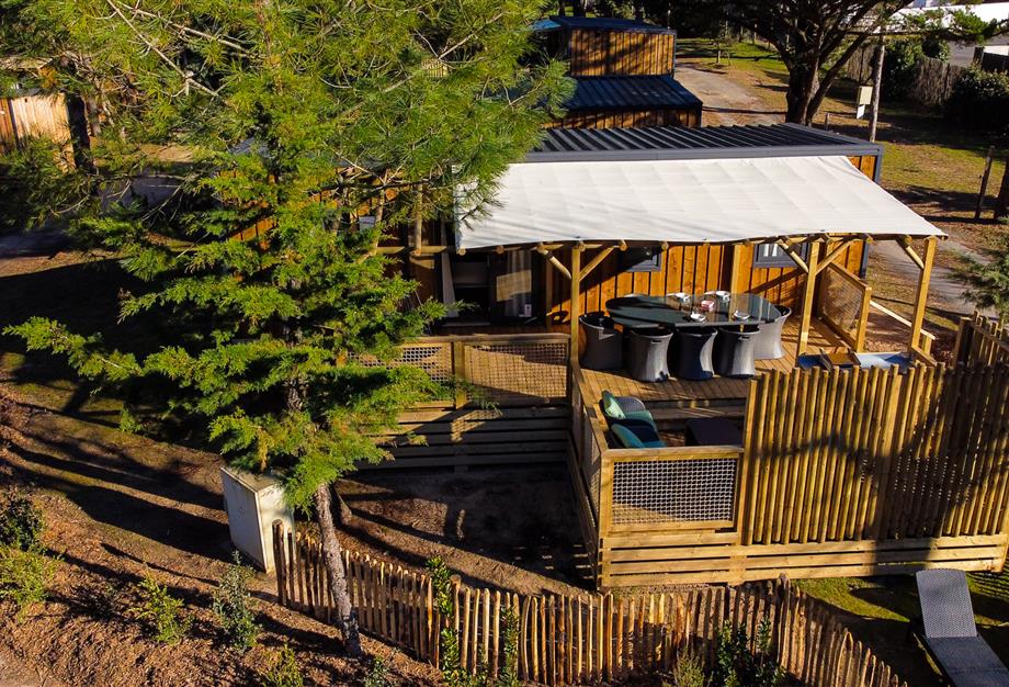Outside view of the 6 person Premium cottage - CAMPING**** Les Sirènes