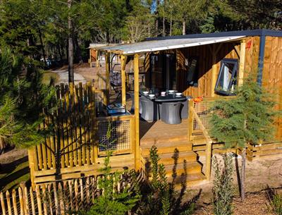 Outside view of the 4 people premium cottage 