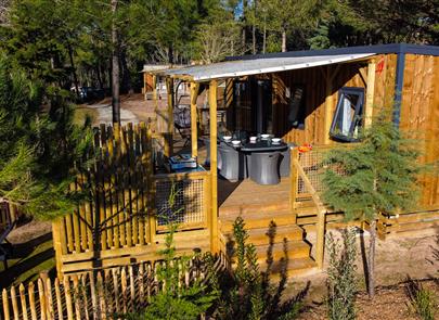 Outside view of the 4 people premium cottage  - CAMPING**** Les Sirènes