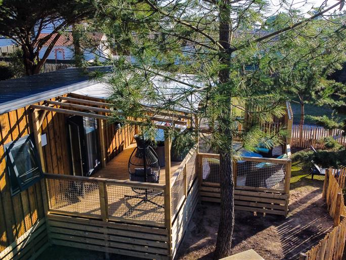Outside view of the 4 people premium cottage 