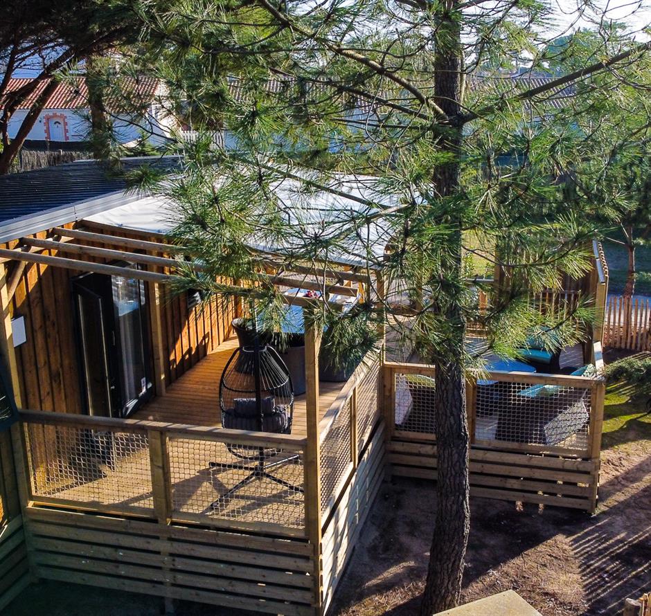 Outside view of the 4 people premium cottage  
