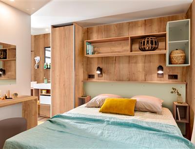 Bedroom Cottage Family  person Premium