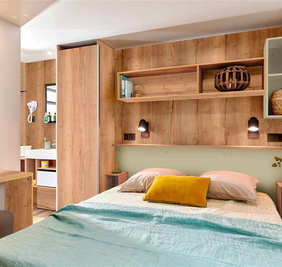 Bedroom Cottage Family  person Premium 